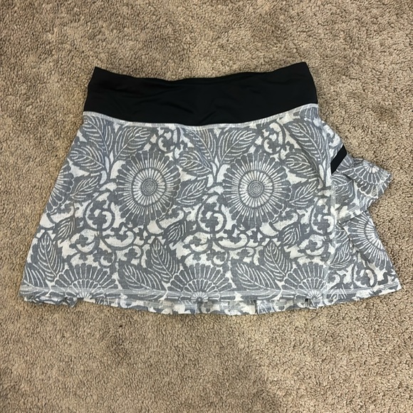 Lululemon 2 tall skort - Picture 1 of 3